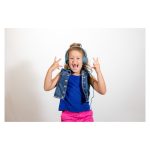 Auriculares JLab JBuddies Studio para niños, alámbricos, con diadema, ideales para música, color azul y grafito. SKU IEUHJKSTUDIORGRYBLU6