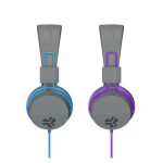 Auriculares y casco JLab IEUHJKSTUDIORGRYPRP6 con diadema alámbrica para escuchar música en colores azul, grafito y púrpura.