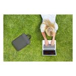 Kensington Funda ecológica para portátiles de 14”, resistente al agua, con cierre de cremallera y SKU K60103WW.