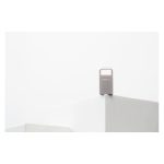 Unidad flash USB Kingston Technology DataTraveler con 256GB de almacenamiento, velocidad de transferencia de 200MB/s y diseño metálico. SKU: DTMC3G2/256GB