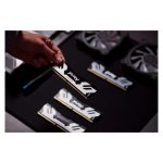 Kingston Technology FURY 24GB DDR5 8000MT/s CL38 DIMM Renegade Silver SKU KF580C38RS-24, una memoria RAM de alto rendimiento y diseño en plata