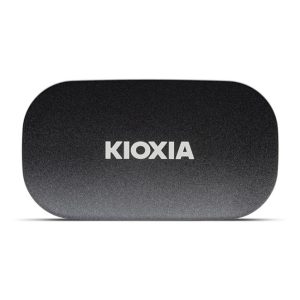 Vista del disco duro Kioxia Exceria Plus G2 de 2 TB con conexión USB Tipo C 3.2 Gen 2 en color negro. SKU: LXD20K002TG8