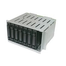 Caja de disco duro Lenovo 2.5 pulgadas en negro y plata, SKU 4XH7A60930, diseñada para servidores y almacenamiento externo