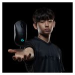 Vista lateral del ratón inalámbrico Logitech G modelo 910-005273, diseñado para juego con sensor óptico de 25600 DPI y uso ambidiestro.