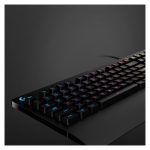 Teclado Logitech G G213 Prodigy para juegos, con conexión USB, distribución QWERTY internacional de EE.UU y color negro. SKU: 920-008093.