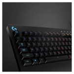 Teclado Logitech G G213 Prodigy para juegos, con conexión USB, distribución QWERTY internacional de EE.UU y color negro. SKU: 920-008093.