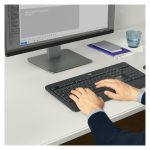 Teclado Logitech modelo 920-008677 color negro y blanco, incluye ratón y conexión USB, diseño QWERTZ suizo