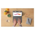 Imagen del Logitech teclado para móvil, modelo 920-009624, con layout QWERTZ en alemán, color grafito y conectividad Smart Connector.