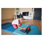 Teclado Logitech para móvil con disposición QWERTY en inglés del Reino Unido, modelo 920-009658, con Smart Connector y color azul.