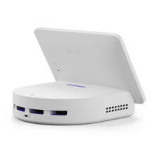 Imagen del Logitech Logi Dock Flex, una estación de anclaje con pantalla táctil, ideal para equipos de videoconferencia. SKU: 939-002183