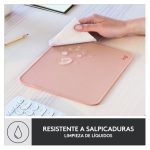 Imagen de la alfombrilla para ratón Logitech 956-000050 en color Rosa, diseño elegante y funcional.