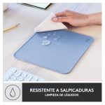 Imagen de la alfombrilla para ratón Logitech en colores azul y gris, diseño antideslizante, SKU 956-000051