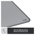 Imagen de la alfombrilla de escritorio Logitech, SKU 956-000052, caracterizada por su tamaño grande y resistencia al agua, ideal para ratones