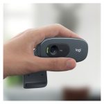 Imagen de la cámara web Logitech 960-001063, con resolución de 1280 x 720 pixeles, 3 MP, conectividad USB 2.0 y color negro. SKU 960-001063.