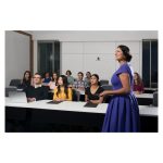 Cámara de videoconferencia Logitech 960-001186 con resolución Full HD 1080p a 30 pps, en colores negro y gris