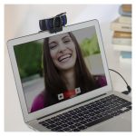 Logitech 960-001252 cámara web HD 1080p con resolución de 1920 x 1080 pixeles y conexión USB en color negro