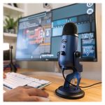 Micrófono Logitech G Yeti de alta calidad con conexión USB, ideal para grabación y streaming, SKU 988-000232
