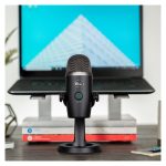 Micrófono de superficie Blue Microphones Yeti Nano negro, calidad de grabación USB, compacto y con soporte para mesa. SKU 988-000401.