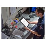 Tablet Microsoft Surface Pro 8, pantalla de 13 pulgadas, Intel Core i5, 256 GB de almacenamiento, 8 GB de RAM, Wi-Fi 6 y Windows 11 Pro en color grafito, SKU 8PR-00020