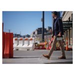 Microsoft Surface Go 3 con procesador Intel Core i3, 64 GB de almacenamiento, pantalla de 10.5 pulgadas, 4 GB de RAM, Wi-Fi 6, Windows 10 Pro, SKU 8V9-00028. Color platino.