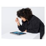 Microsoft Surface Laptop Studio con Intel Core i7-11370H, pantalla táctil de 14.4 pulgadas, 16 GB de RAM, 512 GB SSD y tarjeta gráfica NVIDIA GeForce RTX 3050 Ti, SKU ABR-00009