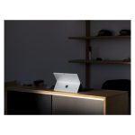 Imagen de la tablet Microsoft Surface Pro X con 256 GB de almacenamiento, 16 GB de RAM, pantalla de 13 pulgadas, Wi-Fi 5 y sistema operativo Windows 11 Pro en color platino (SKU: E8I-00004).