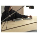 Imagen de la tablet Microsoft Surface Pro X con 256 GB de almacenamiento, 16 GB de RAM, pantalla de 13 pulgadas, Wi-Fi 5 y sistema operativo Windows 11 Pro en color platino (SKU: E8I-00004).