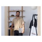 Imagen de la tablet Microsoft Surface Pro X con 256 GB de almacenamiento, 16 GB de RAM, pantalla de 13 pulgadas, Wi-Fi 5 y sistema operativo Windows 11 Pro en color platino (SKU: E8I-00004).