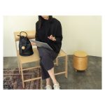 Imagen de la tablet Microsoft Surface Pro X con 256 GB de almacenamiento, 16 GB de RAM, pantalla de 13 pulgadas, Wi-Fi 5 y sistema operativo Windows 11 Pro en color platino (SKU: E8I-00004).