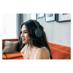 Auriculares inalámbricos Microsoft Xbox con diadema de juego, conexión USB Tipo C y Bluetooth en color negro. SKU: TLL-00002