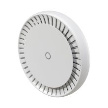 Punto de acceso Mikrotik cAP LTE12 con tecnología WiFi 6 y una velocidad de hasta 1774 Mbps, en color blanco, con soporte para Energía sobre Ethernet (PoE). SKU: cAPGi-5HaxD2HaxD&EG12-EA