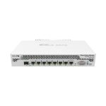 Imagen del router Mikrotik CCR1009-7G-1C-PC en color blanco, con alta capacidad de procesamiento y múltiples puertos. SKU: CCR1009-7G-1C-PC