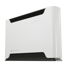 Router inalámbrico Mikrotik Chateau LTE12 con capacidades Gigabit Ethernet, doble banda de 2.4 GHz y 5 GHz, soporte 4G, color negro y blanco. SKU: D53G-5HacD2HnD-TC&EG120K-EA.
