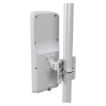 Vista frontal del Mikrotik mANTBox ax 15s Blanco con soporte para Energía sobre Ethernet (PoE). SKU: L22UGS-5HaxD2HaxD-15S