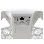 Vista del Mikrotik LHG 5 ax, un dispositivo de redes inalámbricas que soporta hasta 1200 Mbit/s y es compatible con PoE. SKU: LHG-5axD