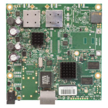 Imagen del Mikrotik RB911G-5HPacD verde con Energía sobre Ethernet (PoE), un router inalámbrico avanzado SKU RB911G-5HPACD