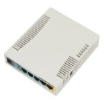 Router inalámbrico Mikrotik RB951Ui-2HnD en color blanco con capacidad de Energía sobre Ethernet (PoE). SKU: RB951UI-2HND