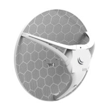 Amplificador de señal móvil Mikrotik LHG 4G kit para exterior en colores gris y blanco con SKU RBLHGR&R11E-4G, diseñado para mejorar la conectividad 4G en áreas exteriores.