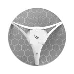 Amplificador de señal móvil Mikrotik LHG 4G kit para exterior en colores gris y blanco con SKU RBLHGR&R11E-4G, diseñado para mejorar la conectividad 4G en áreas exteriores.