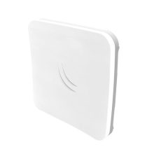 Vista frontal del Mikrotik SXTsq Lite2, una antena direccional de 100 Mbit/s en color blanco con soporte para PoE, SKU RBSXTSQ2ND