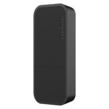 Router Mikrotik wAP ac en color negro con soporte para Energía sobre Ethernet (PoE), modelo RBWAPG-5HACT2HND-BE ideal para redes inalámbricas