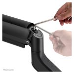 Brazo de monitor Neomounts DS70-450BL1, compatible con pantallas de 17 a 42 pulgadas, resorte de gas y tope a 180°.