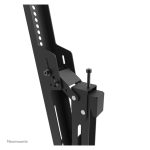 Imagen del soporte de pared robusto Neomounts WL35S-950BL19 para monitores de 55 a 110 pulgadas, inclinable, bloqueable y ajustable tanto horizontal como verticalmente