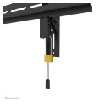Imagen del soporte de pared robusto Neomounts WL35S-950BL19 para monitores de 55 a 110 pulgadas, inclinable, bloqueable y ajustable tanto horizontal como verticalmente