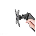 Neomounts WL70-440BL11 Soporte de pared para monitor/TV de 17-32 pulgadas con resorte de gas y movimiento completo, ideal para versatilidad y ajuste de pantalla