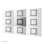 Soporte de pared para videowall Neomounts de 42 a 70 pulgadas, modelo WL95-800BL1, con función pop-out y capacidad máxima de 35 kg.
