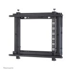 Soporte de pared para videowall Neomounts de 42 a 70 pulgadas, modelo WL95-800BL1, con función pop-out y capacidad máxima de 35 kg.