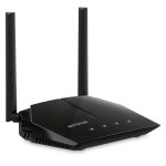 Imagen del router NETGEAR R6120 con conexión Ethernet, doble banda de 2,4 GHz y 5 GHz, color negro. SKU: R6120-100PES