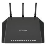 NETGEAR R6700 router inalámbrico doble banda con soporte para 2.4 GHz y 5 GHz y puertos Gigabit Ethernet. SKU: R6700-100PES