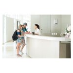 Sistema Mesh WiFi 6 NETGEAR Orbi Pro SXK80 con conexión tribanda (2,4 GHz/5 GHz/5 GHz), color gris y blanco, SKU SXK80-100EUS